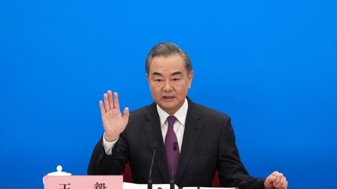 Ngoại trưởng Trung Quốc Vương Nghị trong cuộc họp báo bên lề kỳ họp quốc hội ở Bắc Kinh hôm nay. Ảnh: Xinhua.