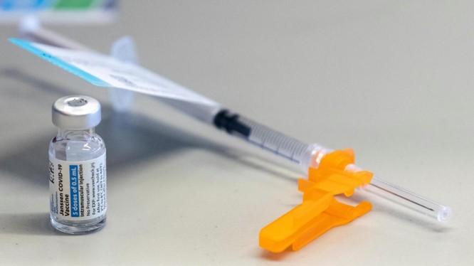 Chính quyền Mỹ đang tăng cường nỗ lực phân phối vaccine COVID-19 (Ảnh: Reuters)