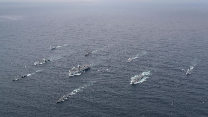 Nhóm tác chiến hàng không mẫu hạm Anh trong một cuộc tập trận hồi tháng 10/2020 (Ảnh: Royal Navy)