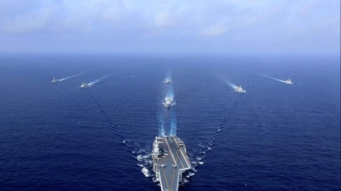 Nhóm tác chiến tàu sân bay Liêu Ninh của Trung Quốc (Ảnh: AFP)