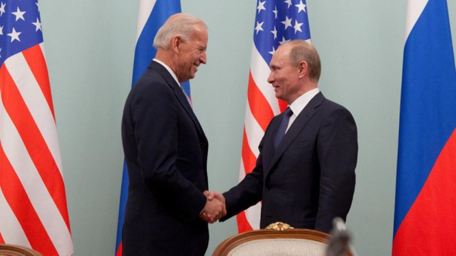 Ông Joe Biden và Vladimir Putin trong một cuộc gặp (Ảnh: Moscow Times)