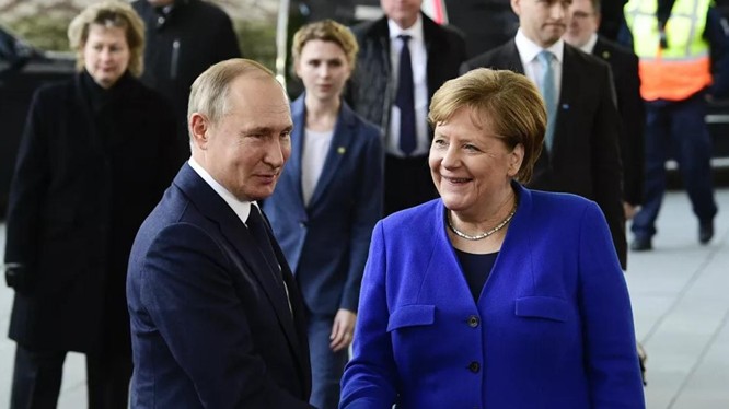 Tổng thống Nga Vladimir Putin và Thủ tướng Đức Angela Merkel trong cuộc gặp tại Berlin ngày 19/1/2020 (Ảnh: Reuters)