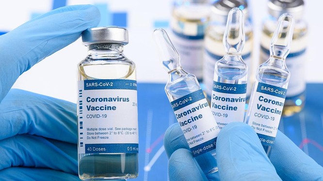 Các chủng vaccine COVID-19 ở Mỹ phải trải qua quá trình khắt khe mới được FDA phê duyệt sử dụng khẩn cấp (Ảnh: AARP)