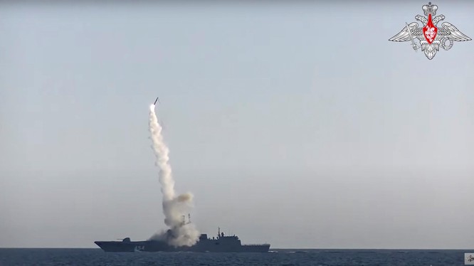 Tên lửa vượt âm Zircon của Nga tiêu diệt gọn mục tiêu với vận tốc Mach 7 (Ảnh: Reuters)