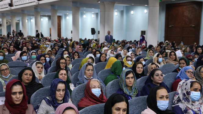 Nhiều phụ nữ tham gia Loya Jirga, Đại hội đồng, đóng góp chính sách kinh tế và chính phủ Afghanistan (Ảnh: AFP)