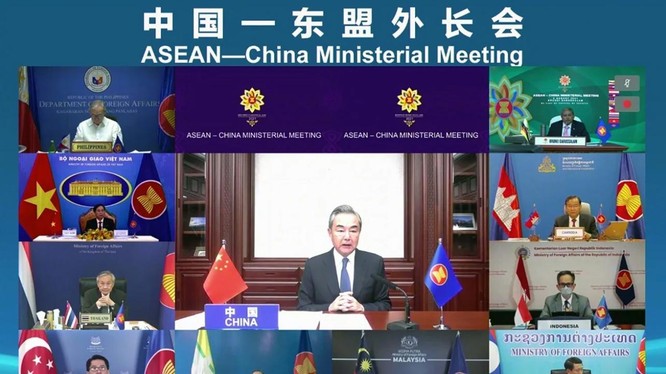 Ngoại trưởng Trung Quốc Vương Nghị phát biểu trong cuộc họp trực tuyến hôm 3/8 (Ảnh: Handout)