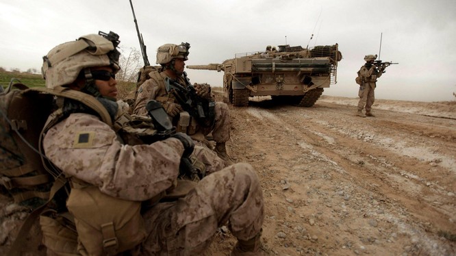 Việc Mỹ rút quân đã tạo nên một mớ bòng bong ở Afghanistan (Ảnh: FT)