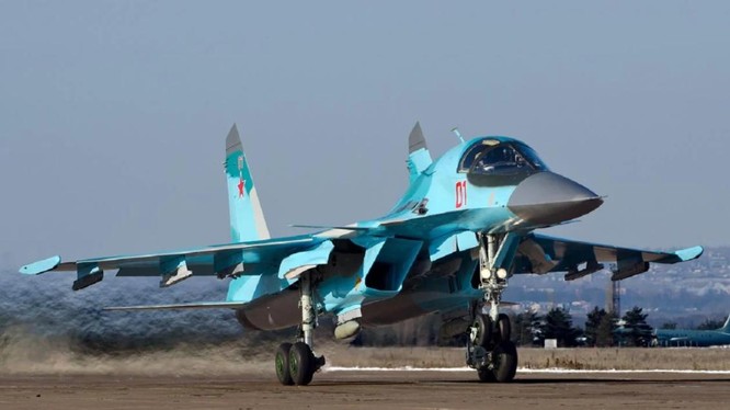 Tiêm kích ném bom Sukhoi Su-34 sẽ được trang bị tên lửa diệt hạm Kh-35U (Ảnh: National Interest)
