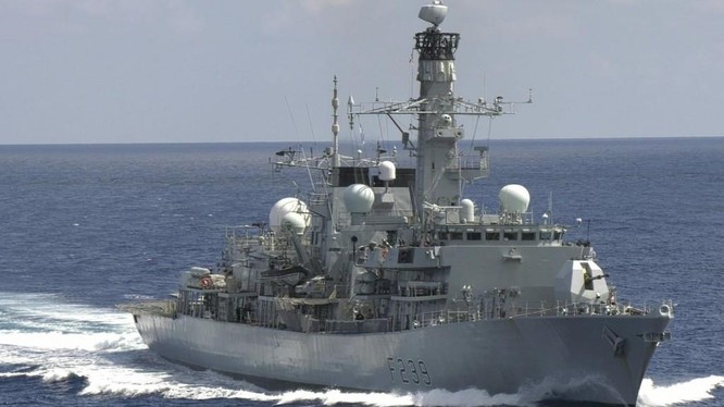 Khinh hạm HMS Richmond của Hải quân Hoàng gia Anh (Ảnh: Twitter)