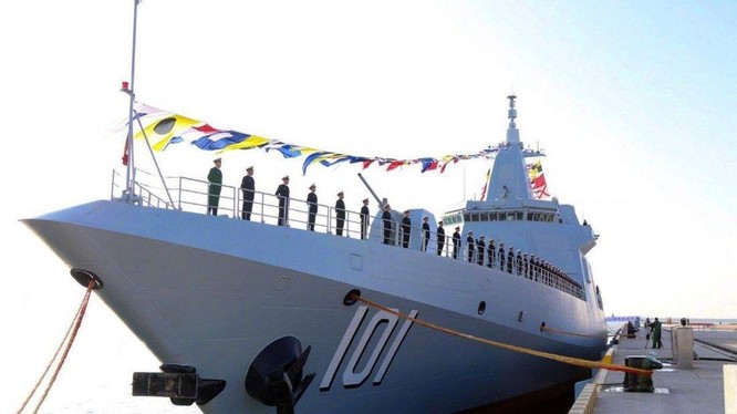 Nanchang là tàu khu trục lớp Type 055 đầu tiên nhập biên chế Hải quân Trung Quốc vào năm 2020 (Ảnh: Handout)
