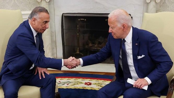 Thủ tướng Mustafa al-Kadhimi trong cuộc gặp Tổng thống Mỹ Joe Biden tại Nhà Trắng ngày 26/7/2021 (Ảnh: Reuters)