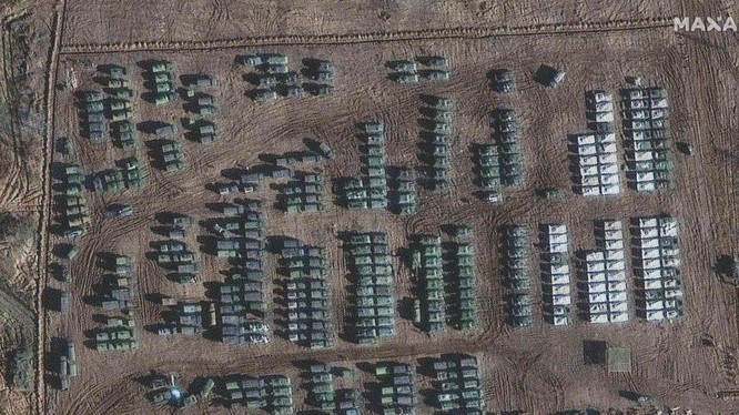 Bức ảnh được hãng Maxar chụp ngày 1/11/2021 cho thấy lực lượng mặt đất của Nga ở Yelnya, Nga (Ảnh: Maxar Technologies)