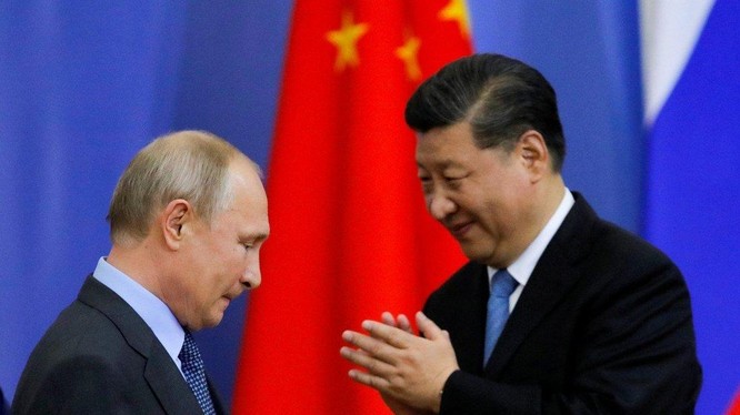 Tổng thống Nga Vladimir Putin và Chủ tịch Trung Quốc Tập Cận Bình (Ảnh: Reuters)