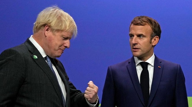 Thủ tướng Anh Boris Johnson và Tổng thống Pháp Emmanuel Macron (Ảnh: Reuters)