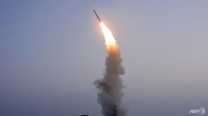 Một vụ phóng tên lửa mà Triều Tiên thực hiện vào ngày 30/9/2021 (Ảnh: AFP)
