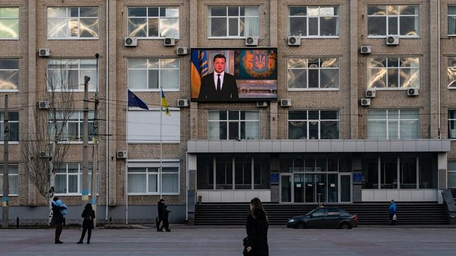 Tổng thống Ukraine Volodymyr Zelensky phát biểu trước toàn quốc ngày 20/2 (Ảnh: The Washington Post)