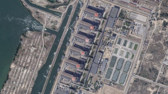 Zaporizhzhia, nhà máy điện hạt nhân lớn nhất châu Âu, bị lực lượng Nga tấn công (Ảnh: AFP)