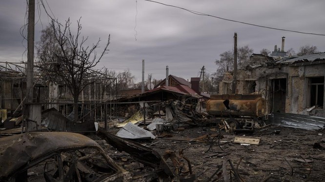 Cảnh hoang tàn do chiến sự ở thị trấn Trostsyanets, Ukraine (Ảnh: AP)