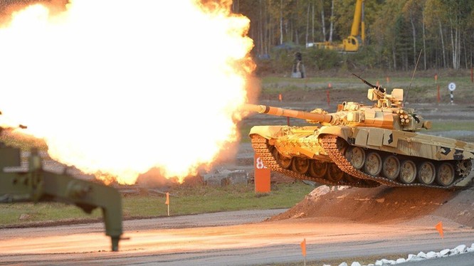 Xe tăng T-90 của Nga (Ảnh: AP)