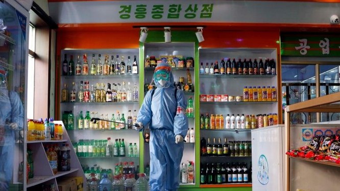 Triều Tiên ghi nhận thêm hơn 18.000 ca "sốt" mới trong đợt dịch COVID-19 (Ảnh: AP)
