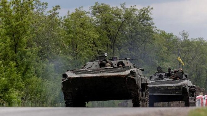 Ukraine buộc phải rút quân khỏi Severodonetsk để tránh bị quân đội Nga bao vây (Ảnh: EPA).