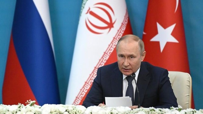 Tổng thống Nga Vladimir Putin trong cuộc họp báo ở Tehran ngày 17/7 (Ảnh: Sputnik)