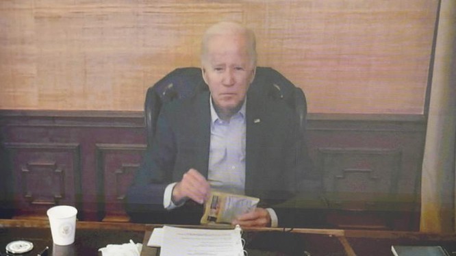 Tổng thống Mỹ Joe Biden trong cuộc họp trực tuyến hồi tuần trước (Ảnh: AP)