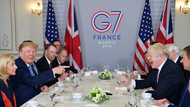 Các nhà lãnh đạo cùng thưởng thức bữa sáng tại Hội nghị G7. Ảnh: AP.