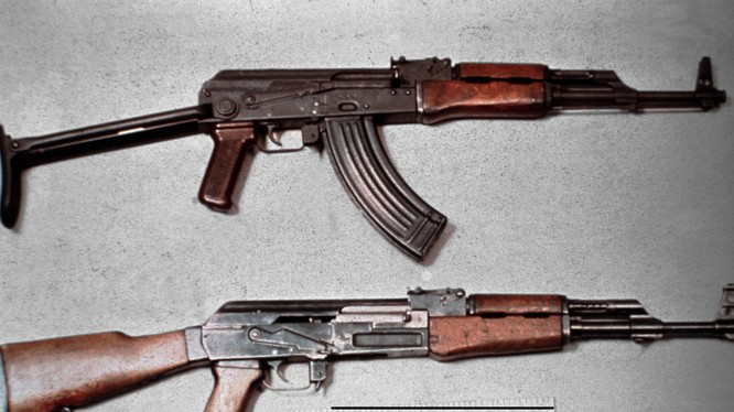 AK-47 và các biến thể của nó được Mikhail Kalashnicov chế tạo năm 1947 là súng tự động tốt nhất thế giới.