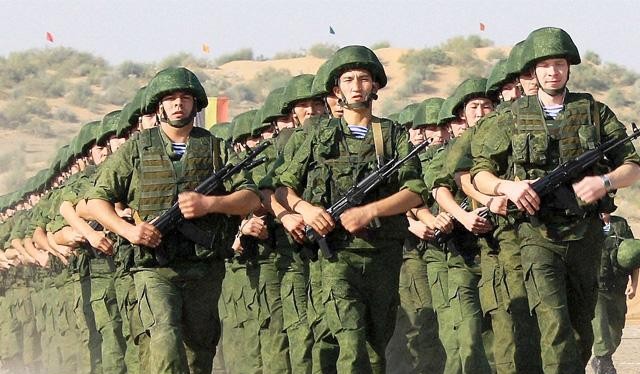 Binh sĩ Nga tham gia huấn luyện quân sự. Ảnh economictimes.indiatimes.com