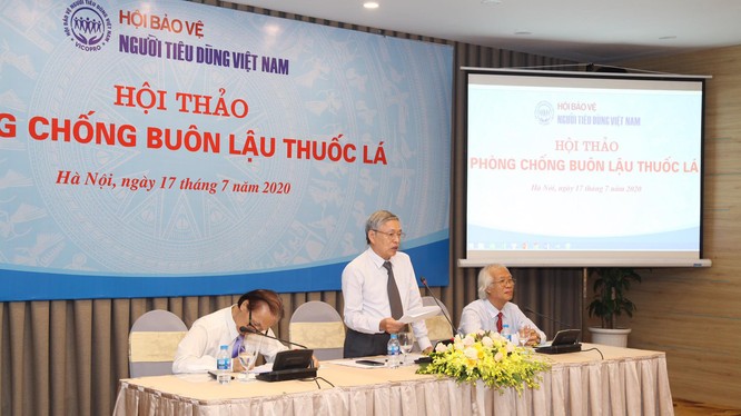 Ông Nguyễn Mạnh Hùng – Chủ tịch Hội Bảo vệ người tiêu dùng - phát biểu tại hội thảo (Ảnh: Mai Trinh) 