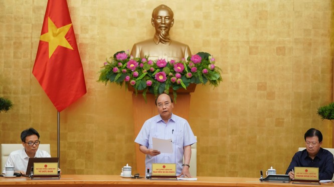 Thủ tướng Nguyễn Xuân Phúc chủ trì cuộc họp Thường trực Chính phủ về phòng, chống dịch COVID-19 (Ảnh: VGP/Quang Hiếu) 