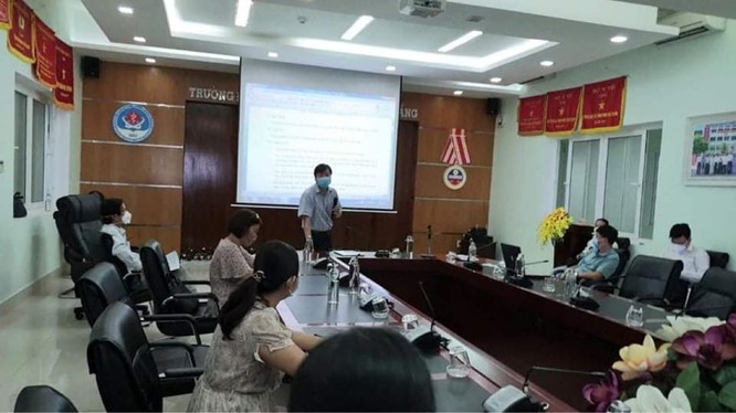 Đội điều tra giám sát dịch của Bộ Y tế làm việc không nghỉ ngày đêm để xét nghiệm COVID-19 ở Đà Nẵng (Ảnh: Vũ Mạnh Cường) 