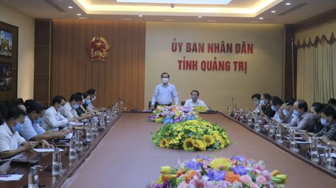 UBND tỉnh Quảng Trị họp bàn triển khai công tác phòng, chống dịch COVID-19 trong tình hình mới (Ảnh: Tiến Nhất - Cổng TTĐT tỉnh Quảng Trị) 