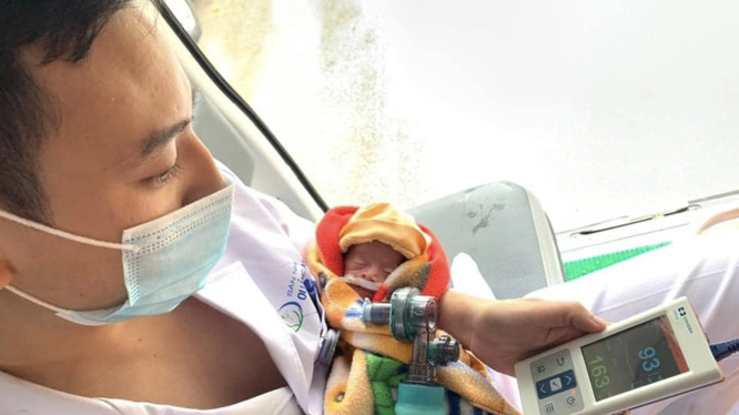 Bé sinh non 29 tuần được bác sĩ tại Bệnh viện Sản nhi Quảng Ninh chăm sóc (Ảnh: BVCC) 