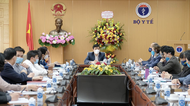 Bộ Y tế họp về tổ chức chiến dịch tiêm chủng vaccine phòng COVID-19 ở Việt Nam (Ảnh - Trần Minh) 