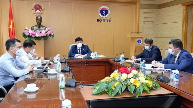 Bộ trưởng Bộ Y tế Nguyễn Thanh Long làm việc với Quỹ Đầu tư Trực tiếp Nga về vấn đề vaccine phòng COVID-19 (Ảnh - Trần Minh) 