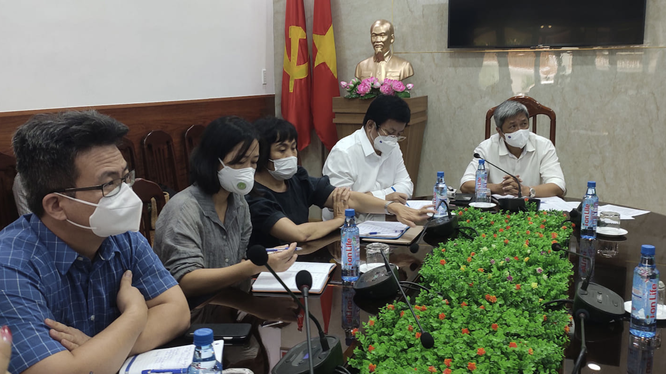 PGS.TS. Nguyễn Trường Sơn - Thứ trưởng Bộ Y tế - chỉ đạo cuộc họp phòng, chống dịch COVID-19 tại TP. HCM (Ảnh - BYT) 