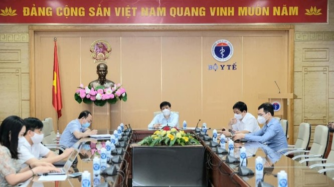 Bộ trưởng Bộ Y tế Nguyễn Thanh Long chủ trì cuộc họp (Ảnh - Trần Minh) 