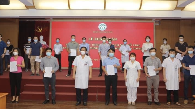 21 chiến sĩ áo trắng của Bệnh viện Bạch Mai vào TP. HCM chống dịch COVID-19 (Ảnh - BVCC) 