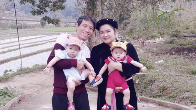 Hình ảnh gia đình anh Ma Văn Toàn và chị Nông Thị Quỳnh bên hai bé Voi và Thỏ (Ảnh - NVCC)