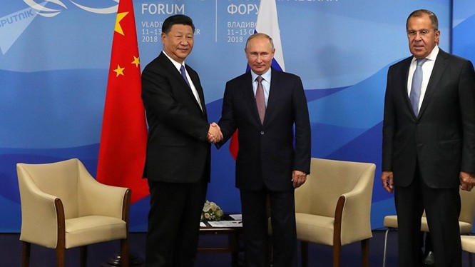 Tổng thống Nga Vladimir Putin và Chủ tịch Trung Quốc Tập Cận Bình tại Diễn đàn Kinh tế Phương Đông EEF 2018.