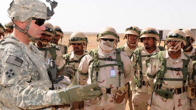 Quân đội Mỹ và Ả rập Xê-út trong cuộc tập trận chung tại Ả rập Xê-út. Nguồn: Lầu Năm Góc.