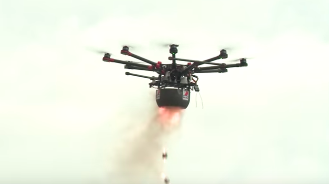 Một chiếc UAV có chứa chất độc hóa học.