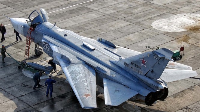 Máy bay ném bom chiến thuật tiền phương Su-24 của Nga