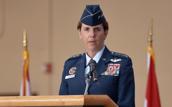 Tướng 4 sao Không quân Lori J. Robinson