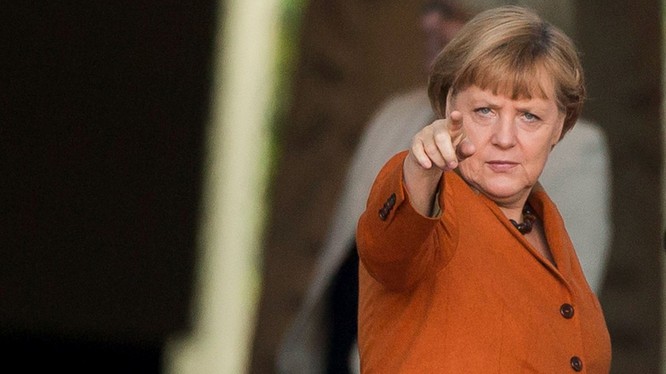 Có đối tượng bỏ đầu lợn, xúc phạm bà Merkel