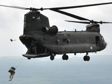 Video: Cảnh đặc nhiệm Mỹ nhảy tự do từ trực thăng Chinook