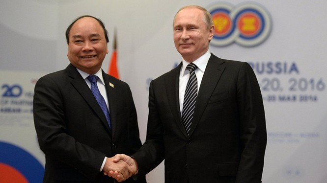 Tổng thống Nga Vladimir Putin và Thủ tướng Việt Nam Nguyễn Xuân Phúc.
