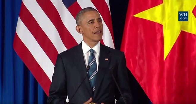 Tổng thống Obama tuyên bố gỡ bỏ hoàn toàn lệnh cấm bán vũ khí cho Việt Nam.